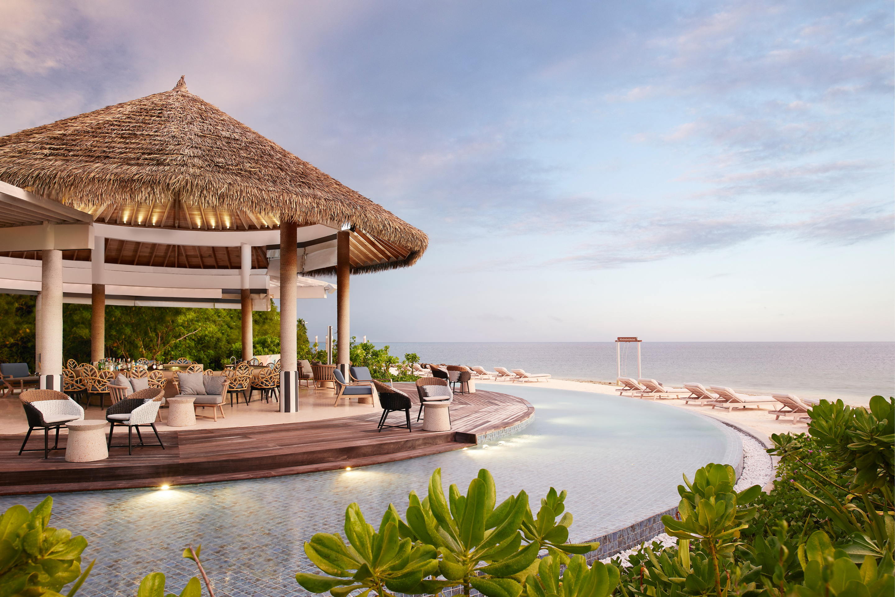 Le Meridien Maldives Resort & Spa_Riviera Bar.jpg